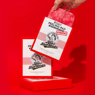 Mom’s Bath Recipe Body Peeling Pad being taken out of the packaging